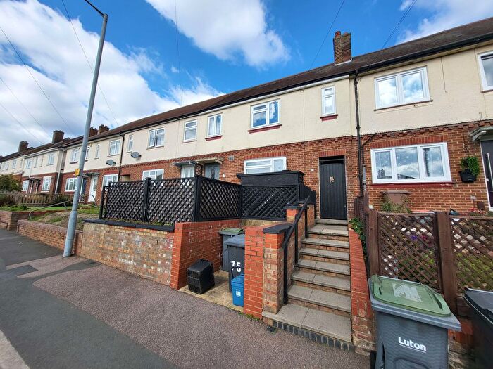3 Bedroom Terraced House For Sale In Putteridge Road, LU2