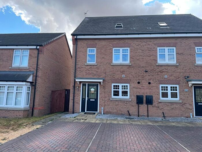 3 Bedroom Semi Detached House For Sale In Shortwall Court, Pontefract, WF8