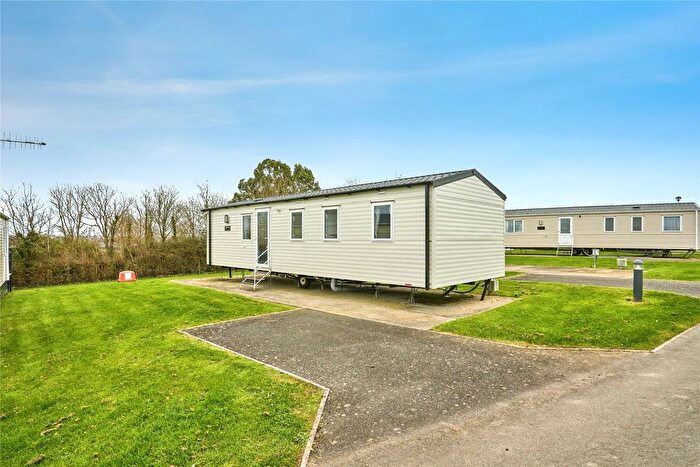 3 Bedroom Park Home For Sale In Solent Breeze, Thorness Lane, Cowes, Isle Of Wight, PO31