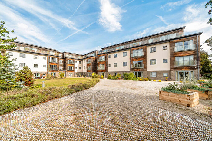 2 Bedroom Apartment For Sale In Buttercross Lane, Witney, OX28