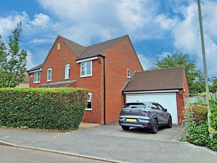 3 Bedroom Semi-Detached House For Sale In Cranesbill Drive, Bicester, OX26
