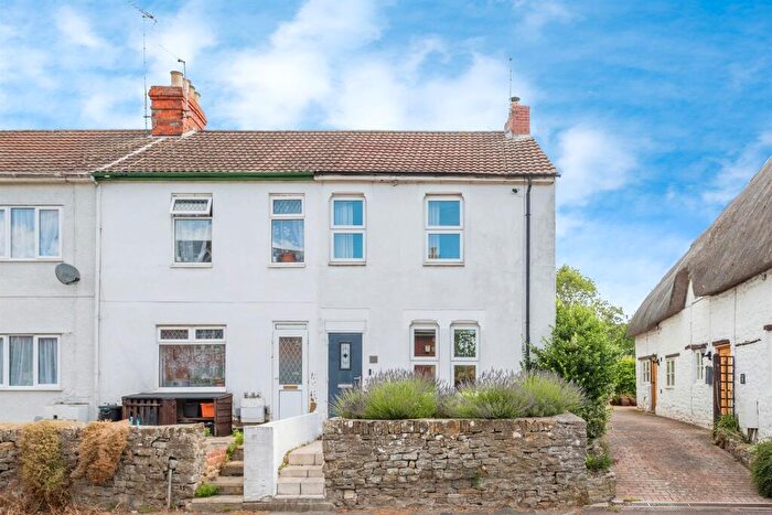 2 Bedroom End Of Terrace House For Sale In Green Road, Swindon, SN2