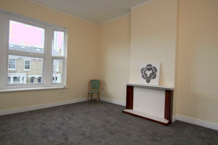 3 Bedroom Flat To Rent In Kings Road, Kings Road, KT2