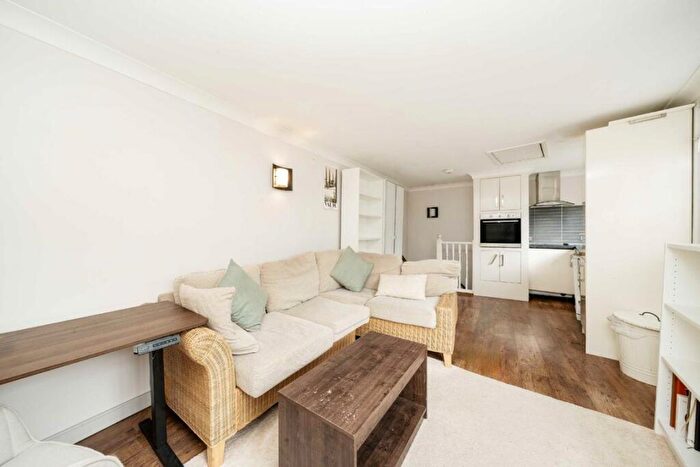 1 Bedroom Flat To Rent In Rheidol Mews, Islington, N1