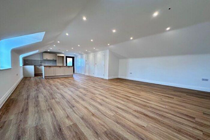 2 Bedroom Flat To Rent In Oaks Road, Loughborough, LE12