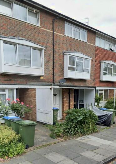 2 Bedroom Maisonette To Rent In Southbourne Gardens, Lewisham, Blackheath, Lee High Road, London, SE12