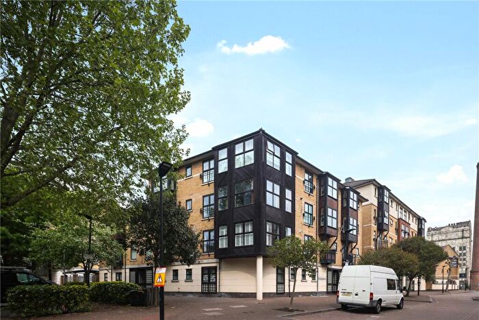 2 Bedroom Flat To Rent In Munnings House, Portsmouth Mews, London, E16