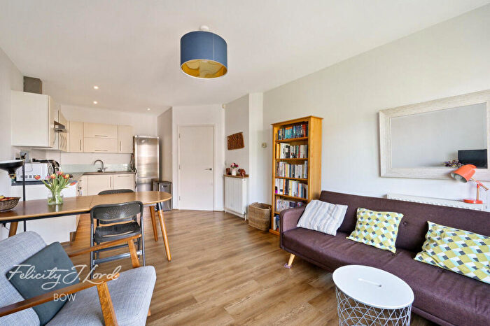 1 Bedroom Apartment For Sale In Violet Road, London, E3