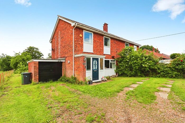 3 Bedroom Semi-Detached House For Sale In St Michaels View, Flordon, Norwich, NR15