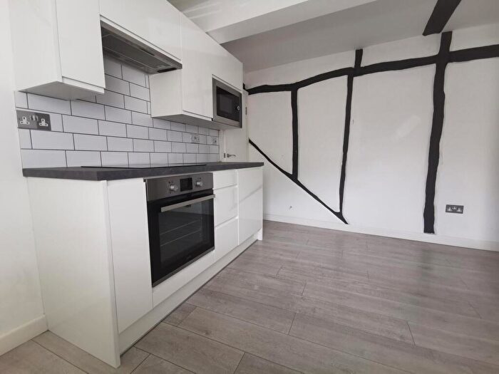 2 Bedroom Flat To Rent In Red Lion Street, Chesham, HP5