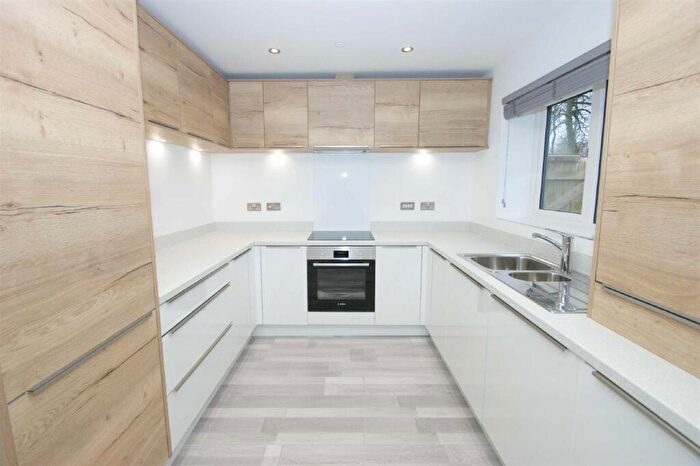 4 Bedroom Town House To Rent In Victoria Gardens, Hyde Park, Leeds, LS6