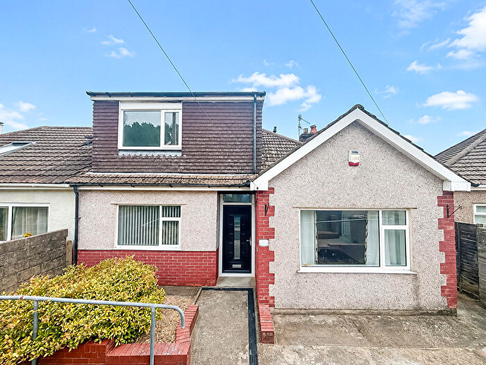 4 Bedroom Semi-Detached Bungalow For Sale In Tyn-y-coed, Ystrad Mynach, Hengoed, CF82