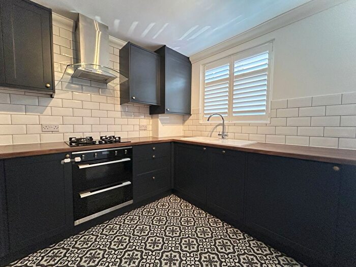 2 Bedroom Semi-detached House To Rent In Carshalton, SM5