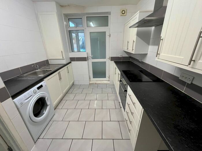 3 Bedroom Semi-Detached House To Rent In Barley Lea, Coventry, CV3