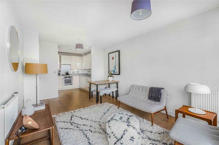2 Bedroom Apartment To Rent In Ward Lane, London, E9