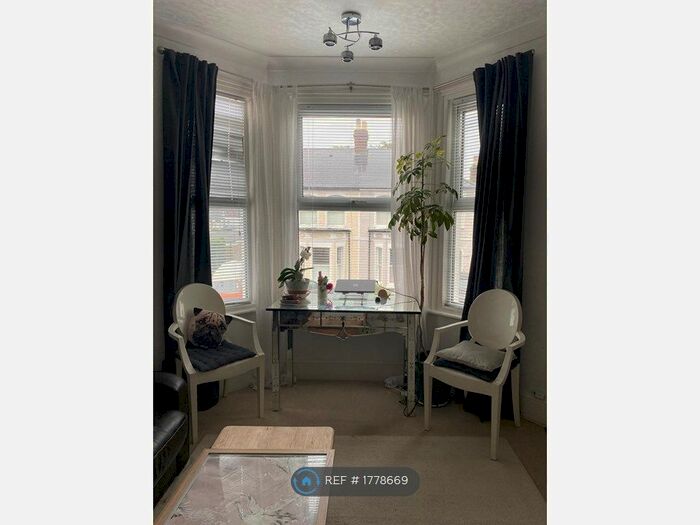 2 Bedroom Maisonette To Rent In Charlotte Road, Greater London, SM6