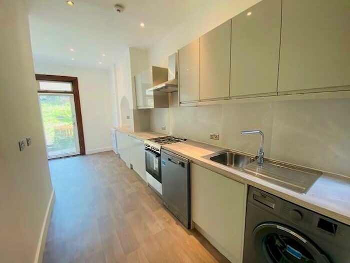 4 Bedroom End Of Terrace House To Rent In Melfort Road, Thornton Heath, CR7