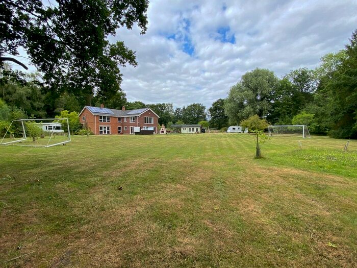 4 Bedroom Detached House For Sale In Beccles Road, Holton, Halesworth, IP19