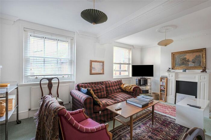 3 Bedroom Flat To Rent In Clerkenwell Road, London, EC1M