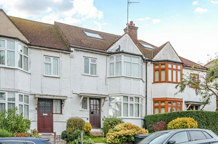 3 Bedroom Duplex For Sale In Grosvenor Road, West Finchley, N3