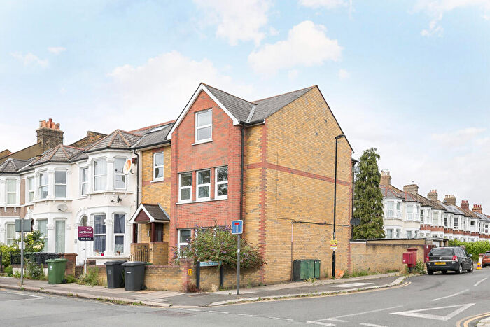 2 Bedroom Flat For Sale In Sandhurst Road, London, SE6