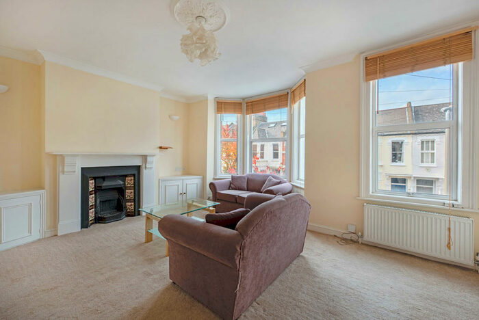 3 Bedroom Flat To Rent In Jedburgh Street, Battersea, London, SW11