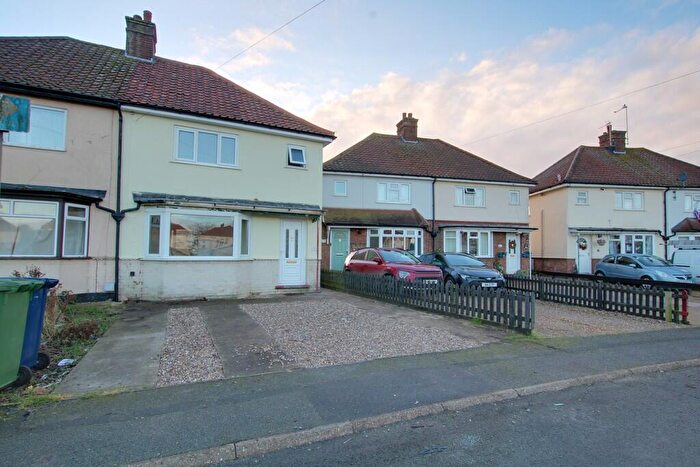 3 Bedroom Semi-Detached House To Rent In Burnsfield Estate, Chatteris, PE16