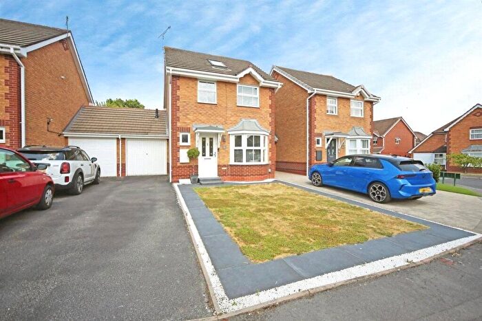 4 Bedroom Link Detached House For Sale In Alderton Close, Solihull, West Midlands, B91
