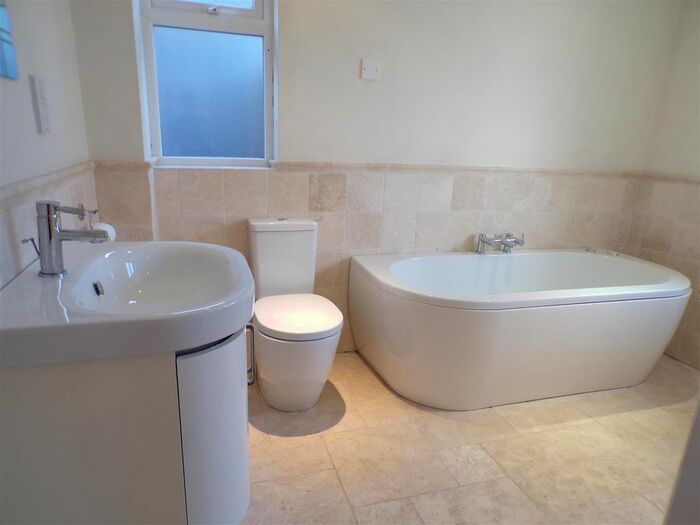 3 Bedroom Detached House To Rent In Dune View Road, Braunton, EX33