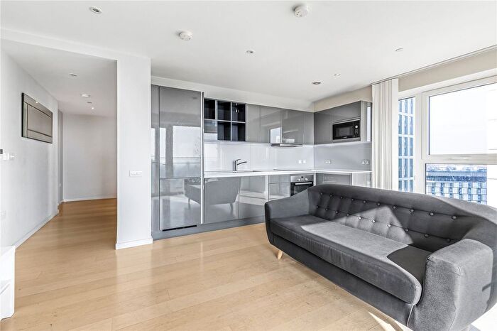 2 Bedroom Flat To Rent In Cassia Point, Glasshouse Gardens, Stratford, E20