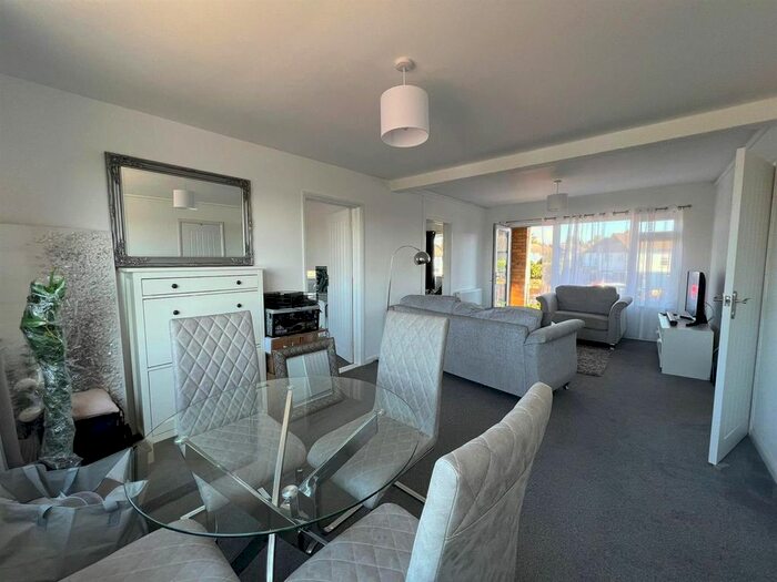 3 Bedroom Flat To Rent In Vicarage Lane, Gravesend, DA12