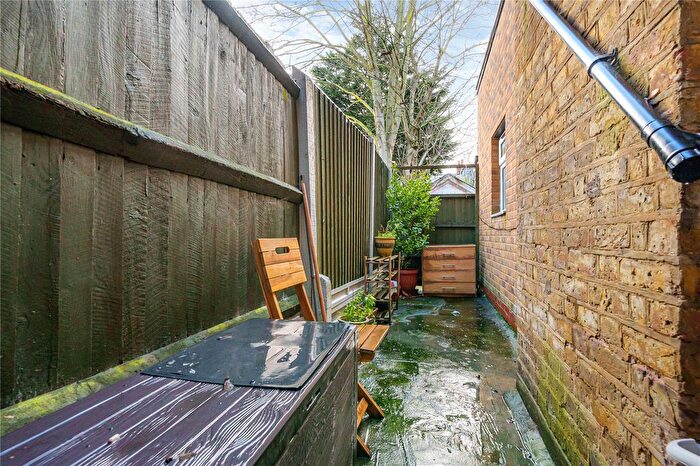 1 Bedroom Flat To Rent In Lascotts Road, Wood Green, London, N22