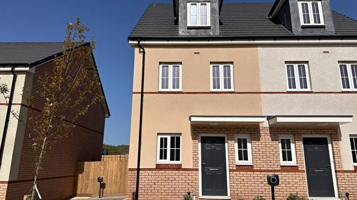 3 Bedroom Semi-Detached House For Sale In Fowler Drive, Torrington, EX38