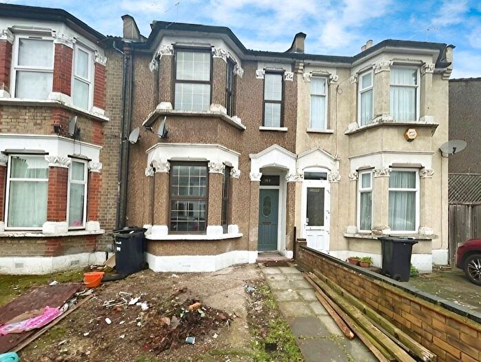 4 Bedroom Terraced House To Rent In Westwood Road, Ilford, IG3