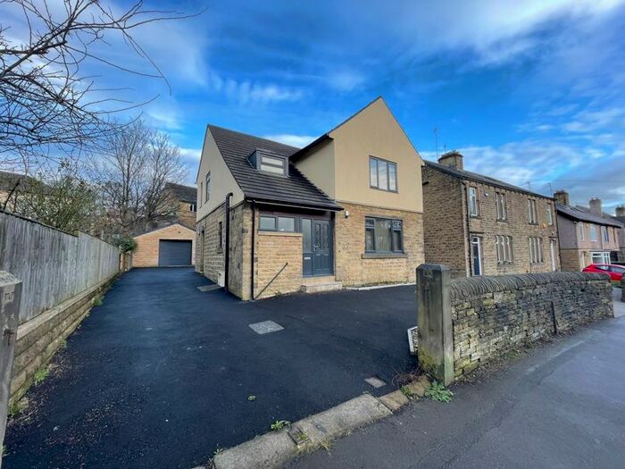 3 Bedroom Detached House To Rent In Gledholt Road, Huddersfield HD1