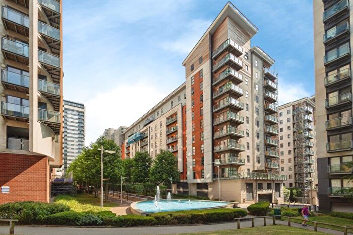 2 Bedroom Flat For Sale In Hornbeam Way, Manchester, Greater Manchester, M4