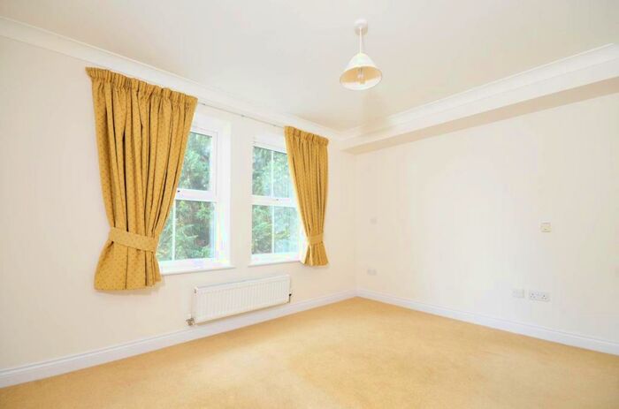 2 Bedroom Flat To Rent In Epsom Road, Guildford, , Guildford, GU1