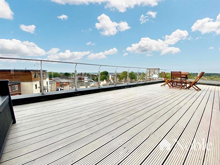 1 Bedroom Apartment For Sale In Weald Road, Brentwood, CM14