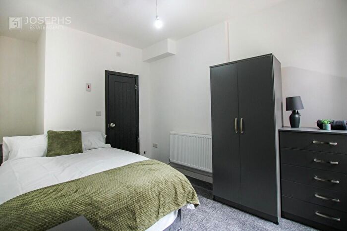 6 Bedroom Terraced House To Rent In Dorset Street, Bolton, Greater Manchester, BL2