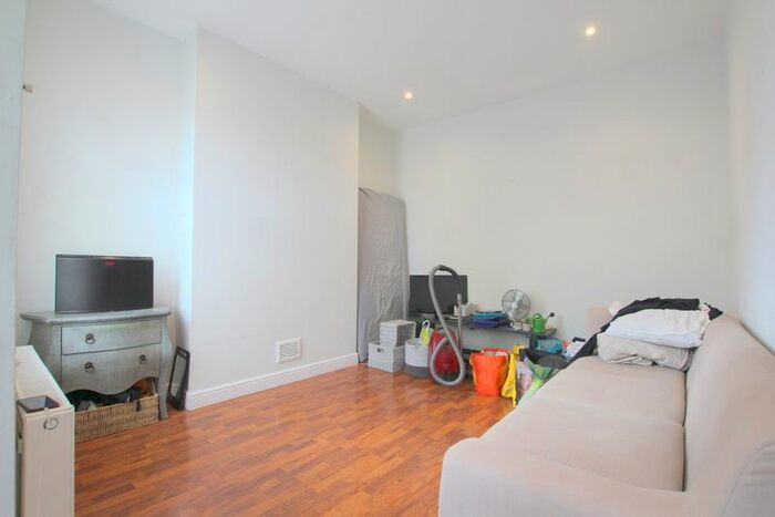 1 Bedroom Flat To Rent In Latimer Road, Wimbledon, SW19