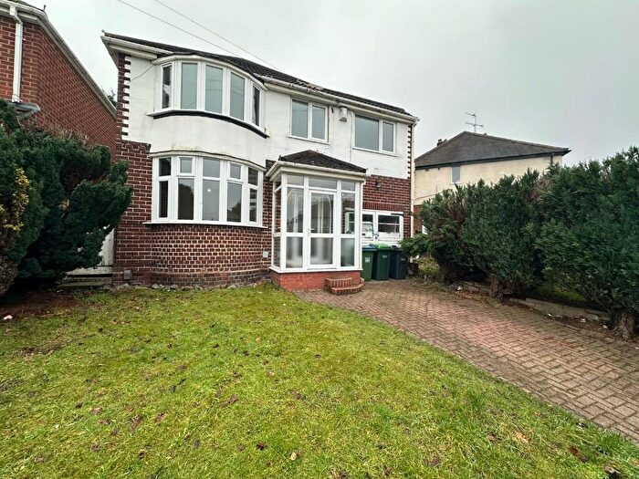 4 Bedroom Semi Detached House To Rent In Swan Crescent, Oldbury, West Midlands, B69