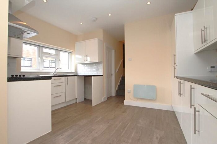 3 Bedroom Flat To Rent In Kenton Road, Kenton, HA3