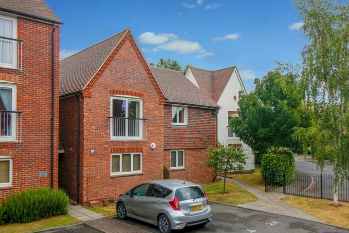 2 Bedroom Apartment To Rent In Marina Way, Abingdon, OX14