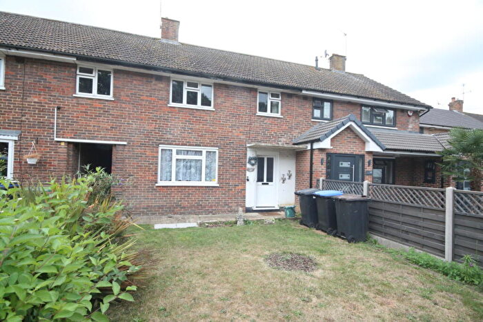 3 Bedroom Terraced House For Sale In Queen Elizabeth Way, Woking, GU22