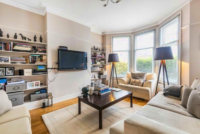 2 Bedroom Flat To Rent In Glenfield Road, London SW12