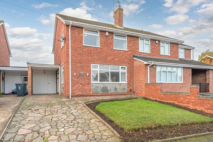 3 Bedroom Semi Detached House For Sale In Arundel Road, Stourbridge, DY8