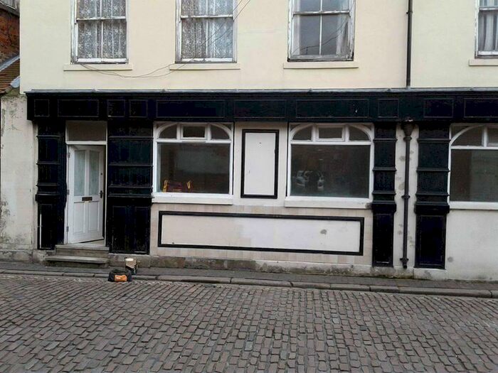 3 Bedroom Flat To Rent In Dagger Lane, Hull, HU1