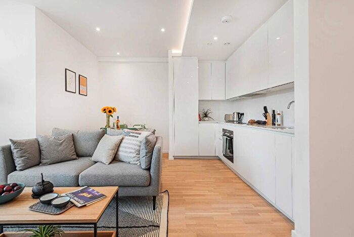 1 Bedroom Flat To Rent In Gravity Royal Heights, Queens Road, Reading, Berkshire, RG1