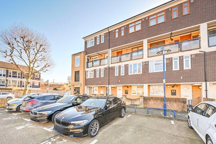 3 Bedroom Flat To Rent In Whitton Walk, Mile End, London, E3
