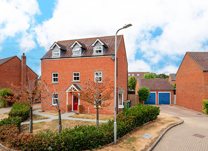 5 Bedroom Detached House For Sale In Ultra Avenue, Bletchley, Milton Keynes, MK3